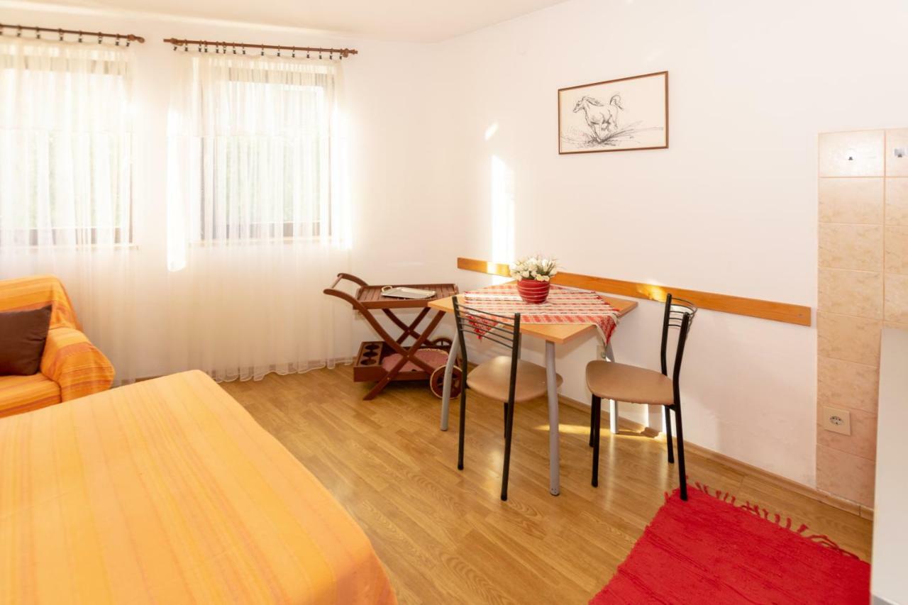 Apartments Mirjana Pula Eksteriør billede