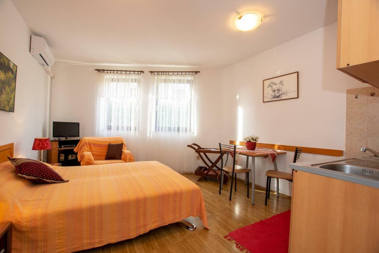 Apartments Mirjana Pula Eksteriør billede