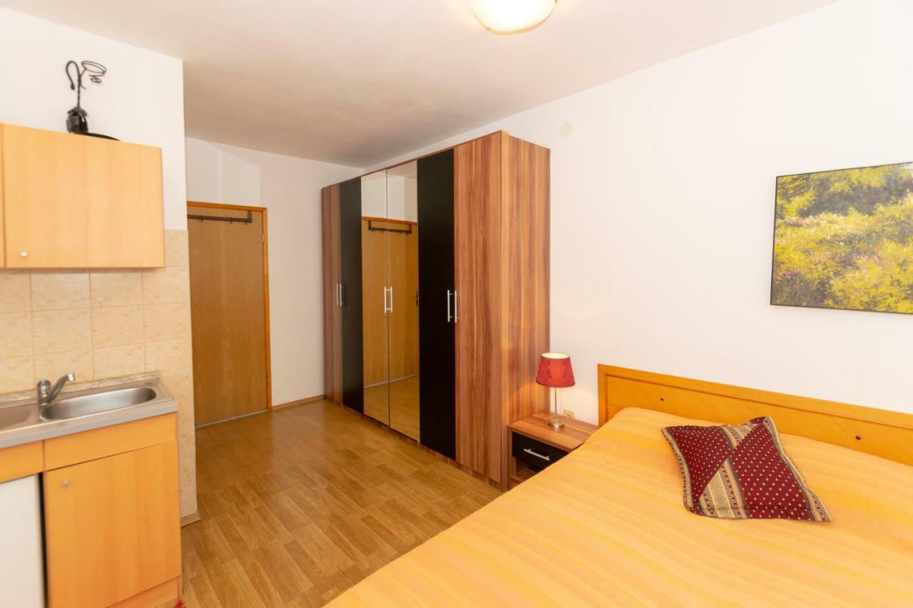 Apartments Mirjana Pula Eksteriør billede
